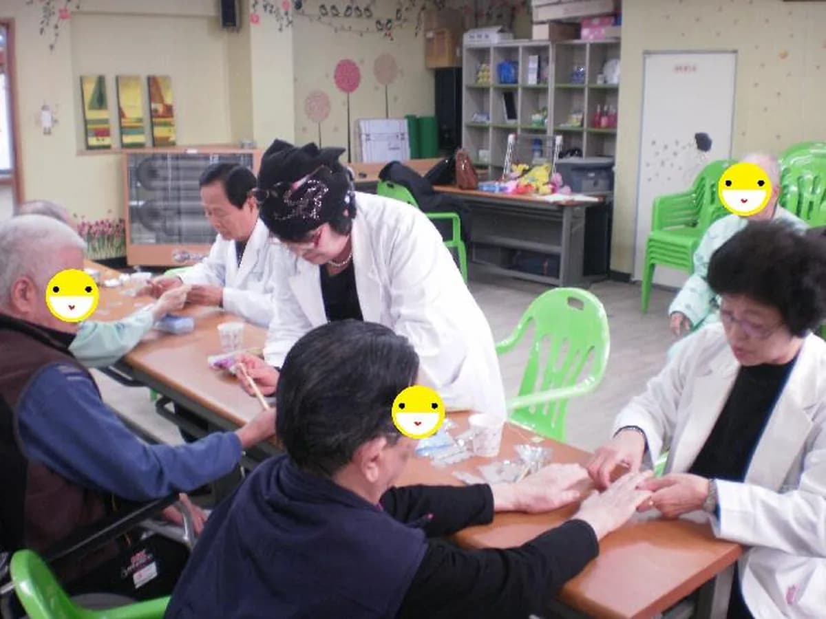 봄날강서요양원 이미지 1