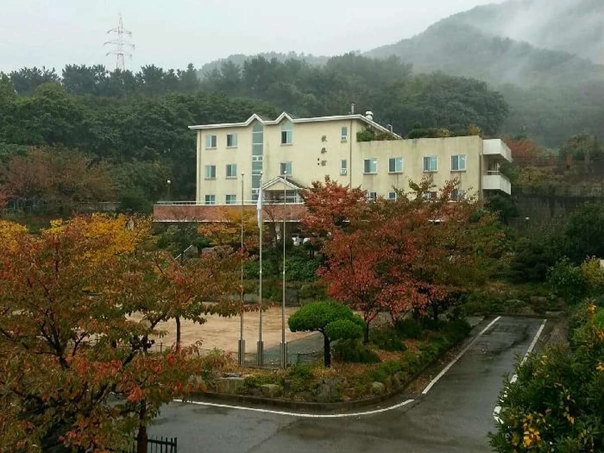 흰돌요양센터(목제관) 이미지 5