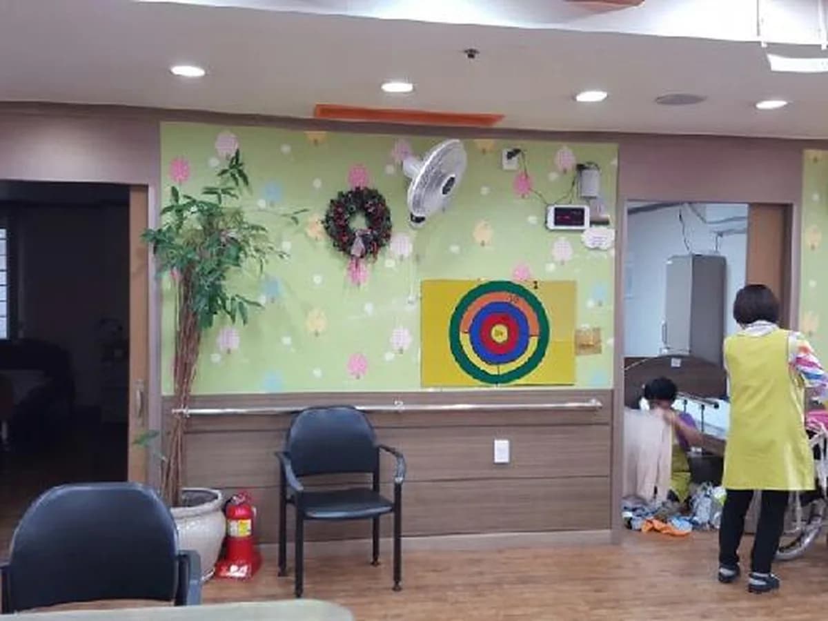 늘사랑전문요양원 이미지 2