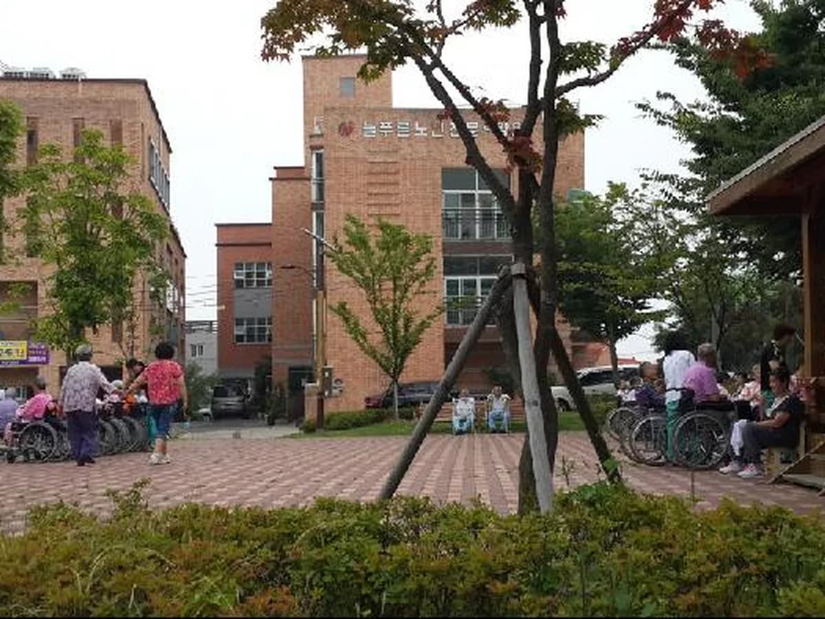 늘푸른노인전문요양원 이미지 2
