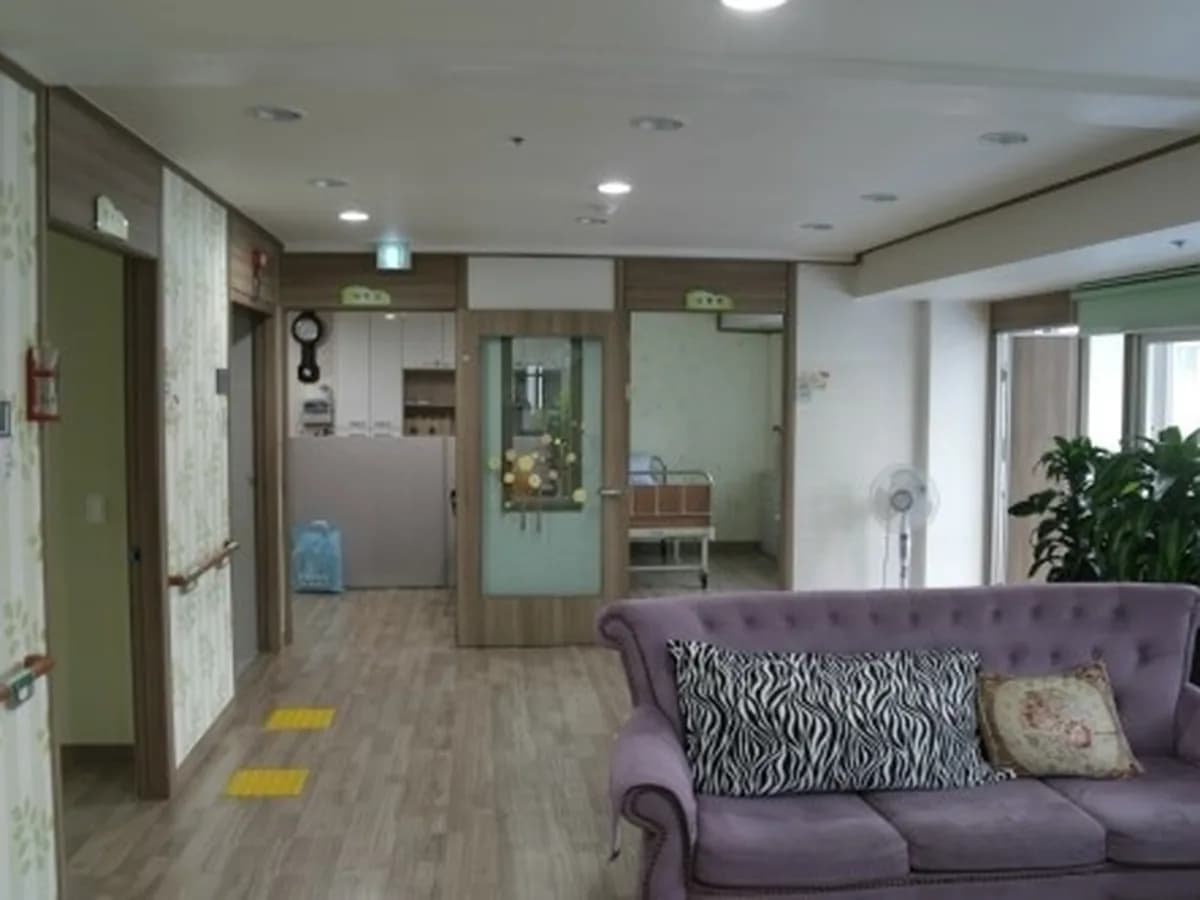 1004노인요양센터 이미지 2