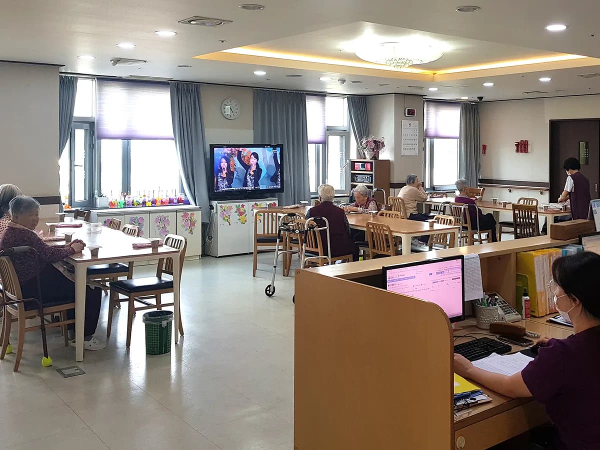 (주)무지개실버케어스 이미지 2