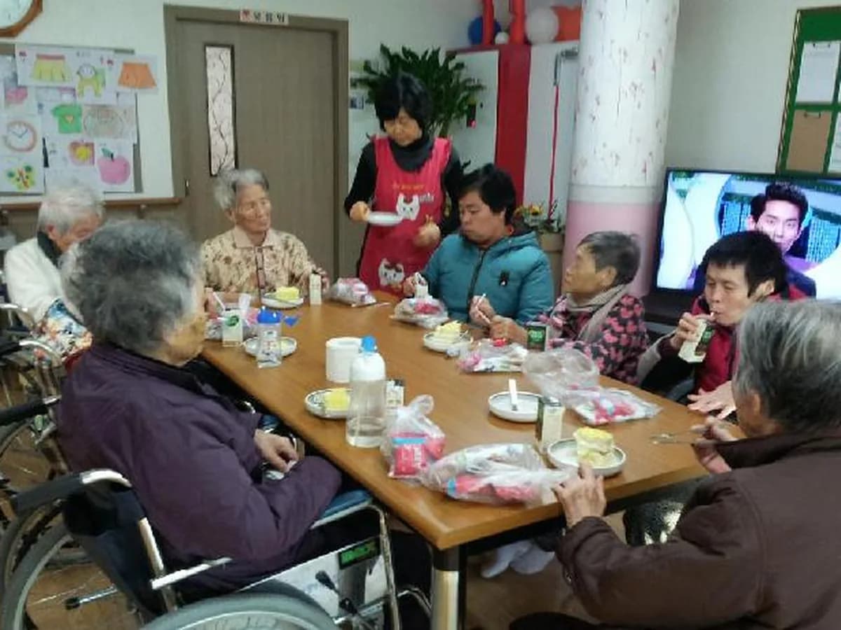 노인요양공동생활가정 사랑가득한집 이미지 4