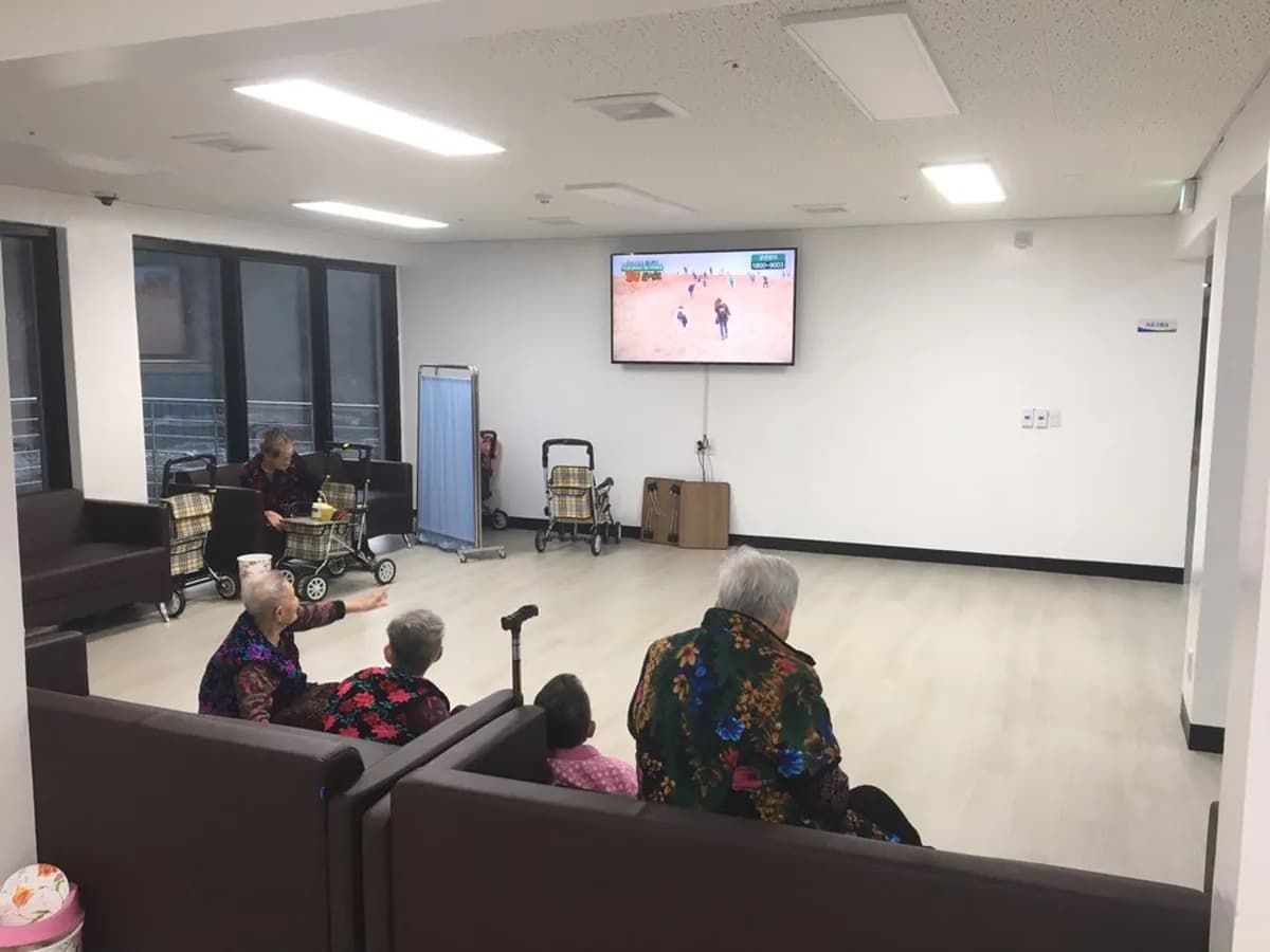 간호전문노인요양원 이미지 8