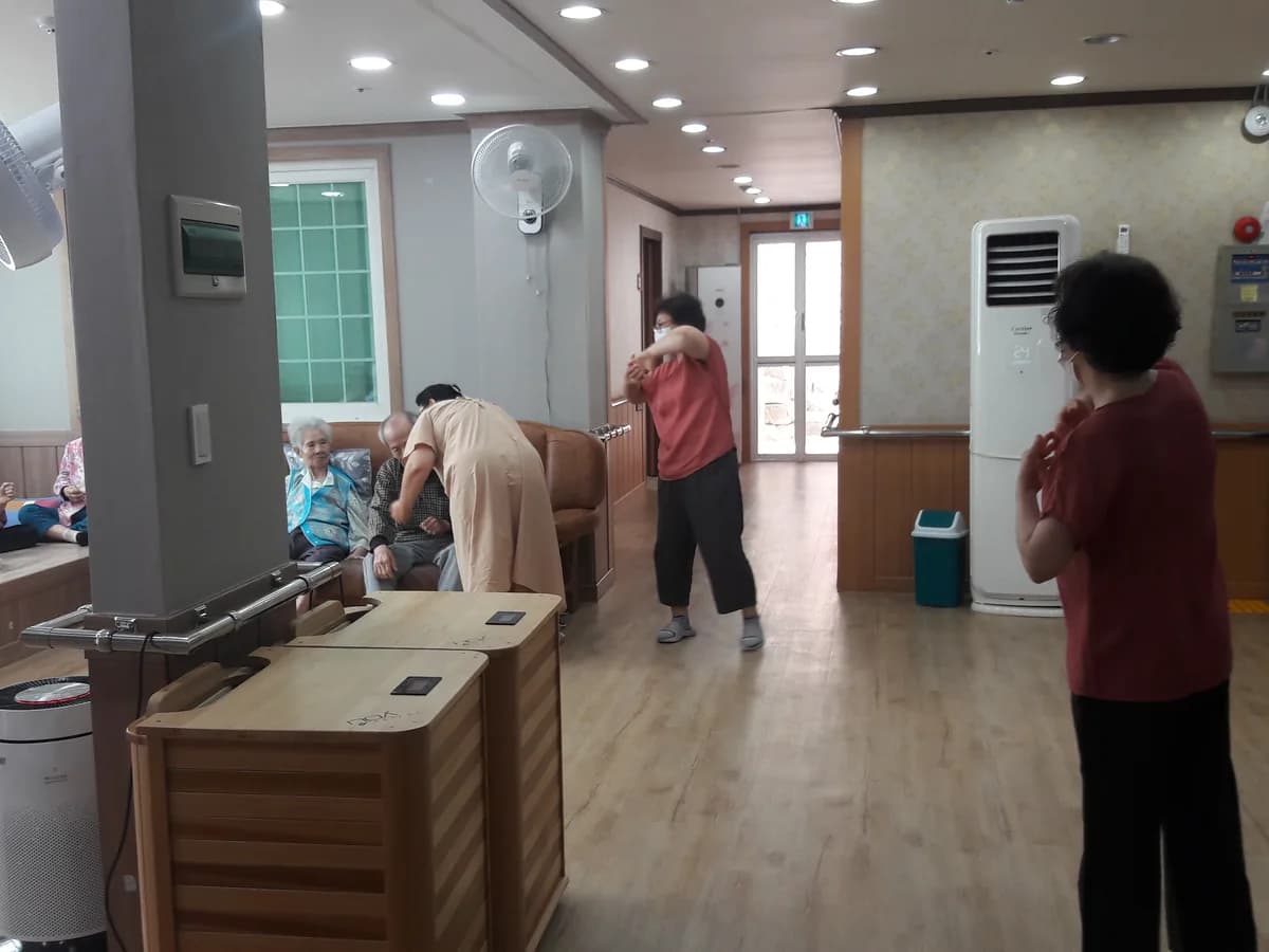 우리집노인요양공동생활가정 이미지 1