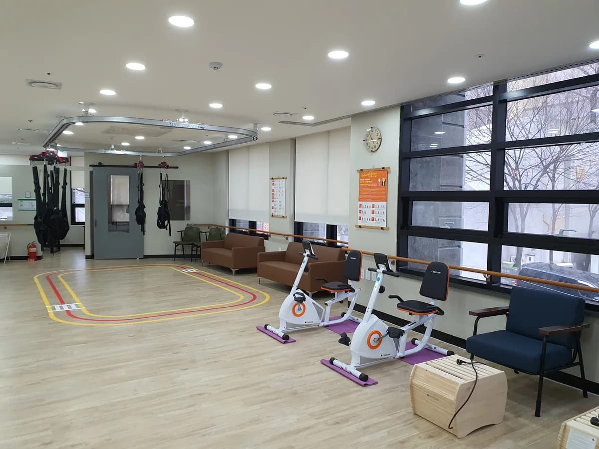 정담재활주야간보호센터 이미지 4