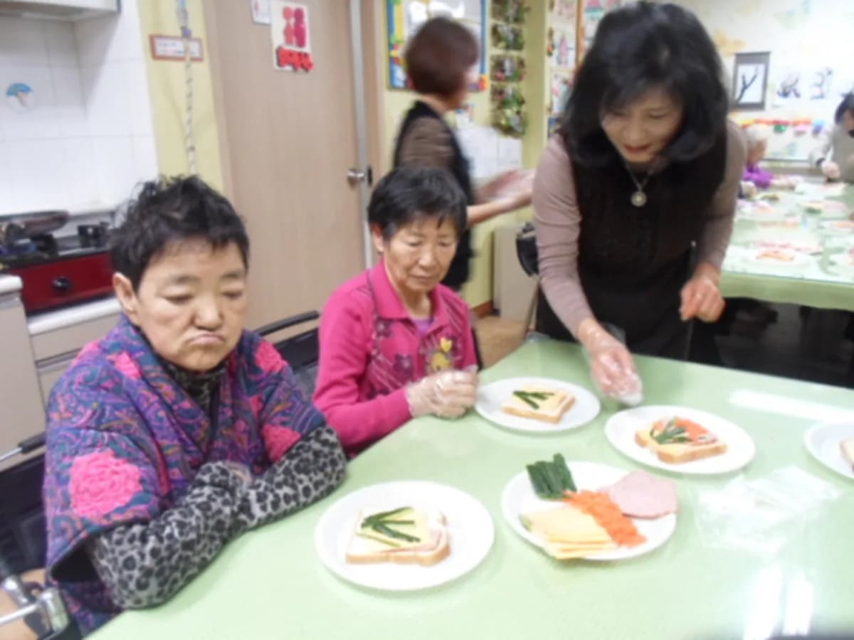 행복창조노인복지센터 이미지 2
