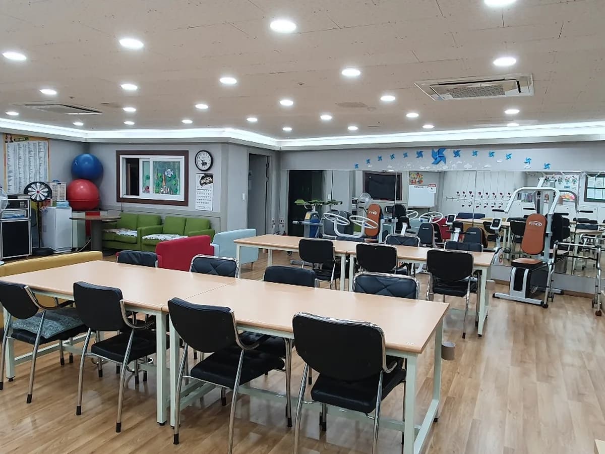 숲데이케어센터 이미지 8