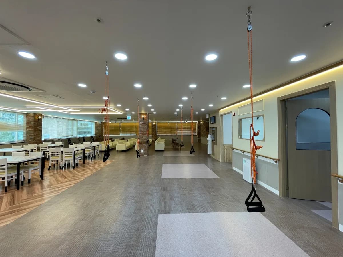 시니어학교 강동천호 주간보호센터 이미지 6