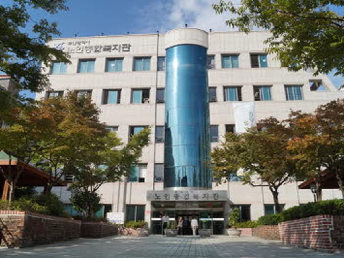 부산시노인종합복지관주간보호센터 이미지 3