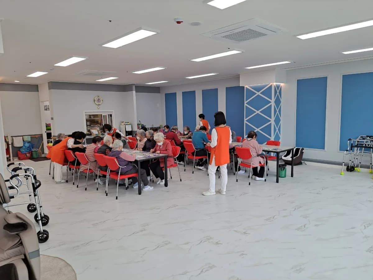 늘사랑주간보호센터 이미지 2