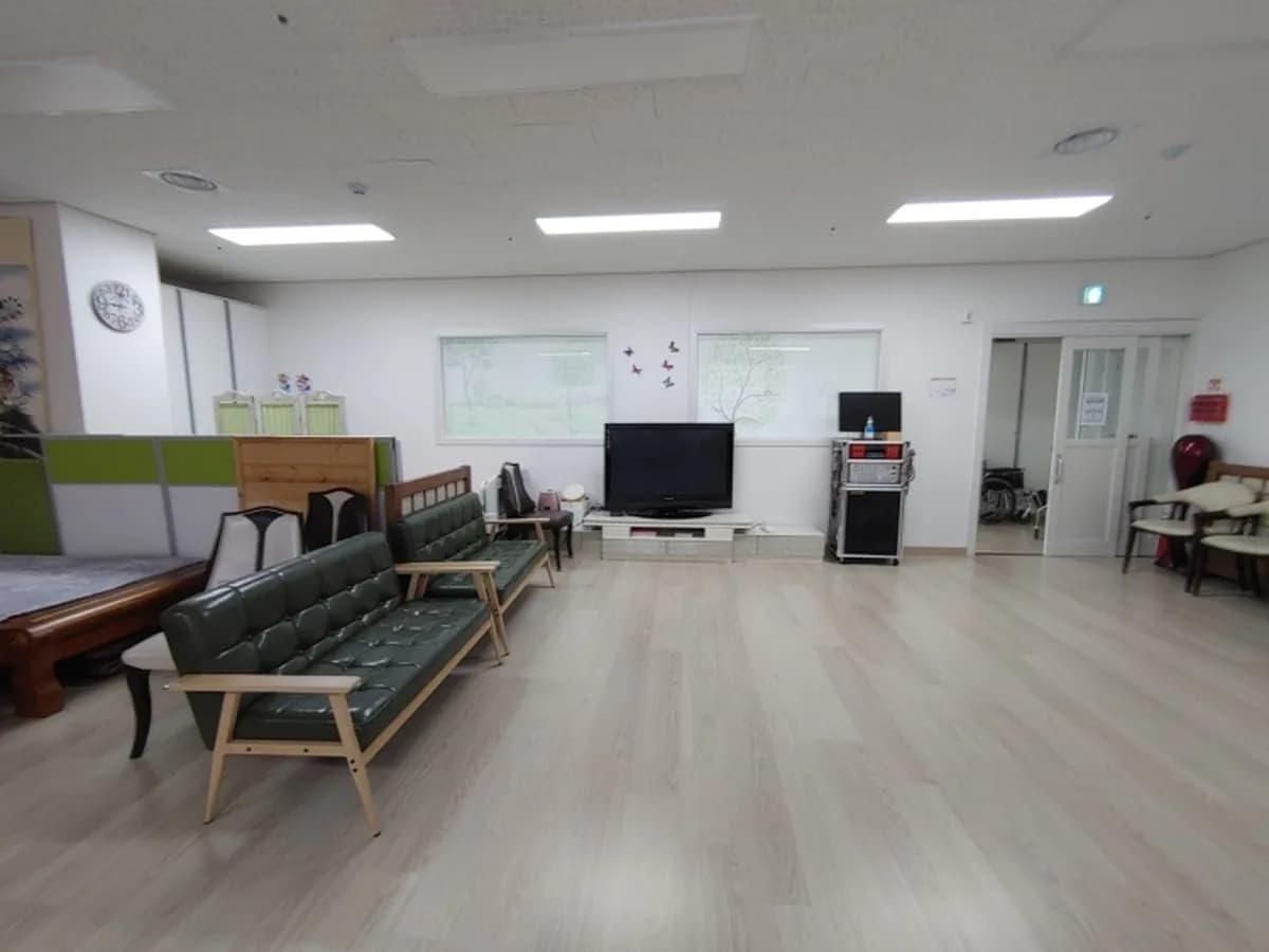 대흥동주간노인보호센터 이미지 3