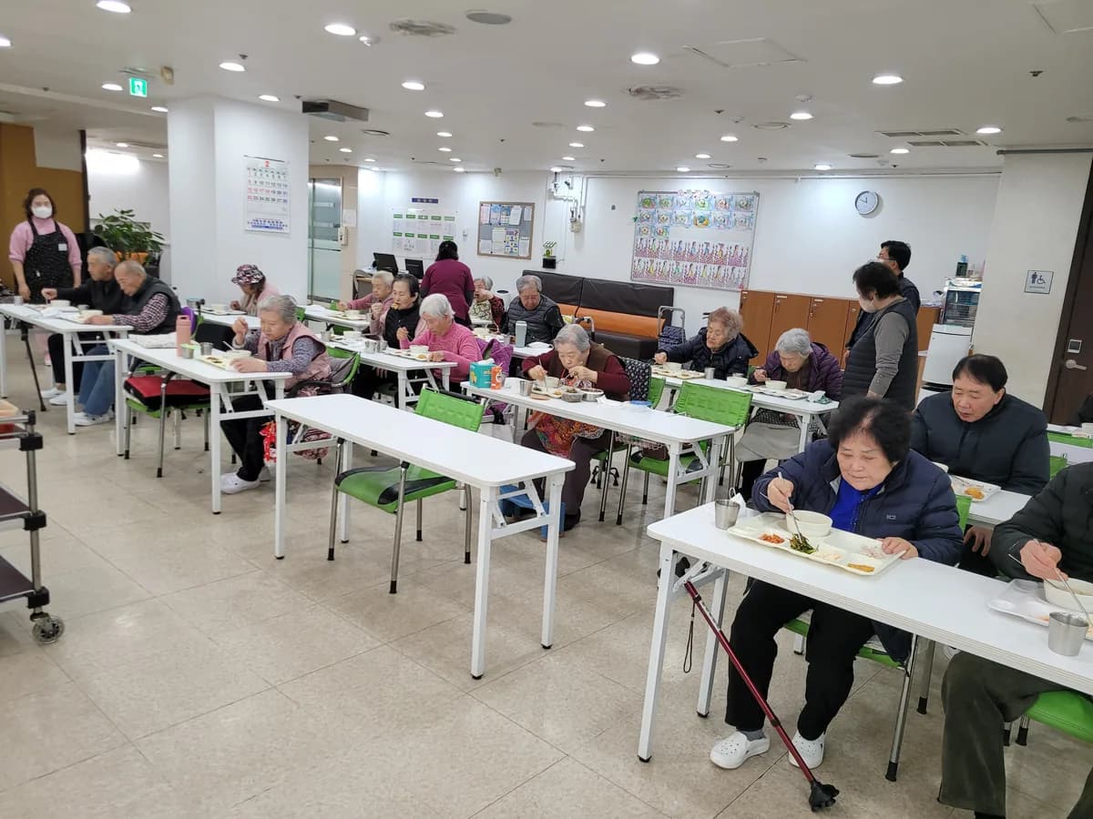 장수촌실버케어 주간보호방문요양센터 이미지 1