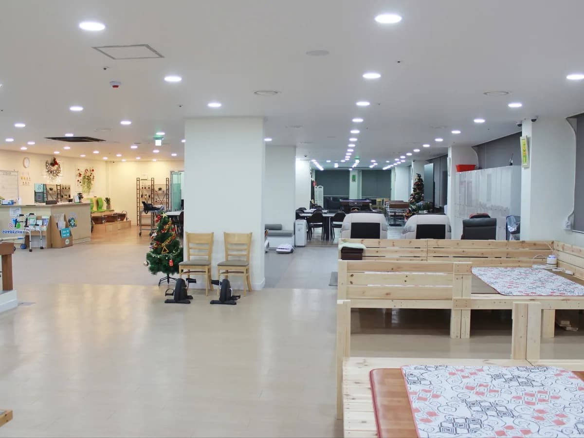 동행노인주야간보호센터 이미지 3