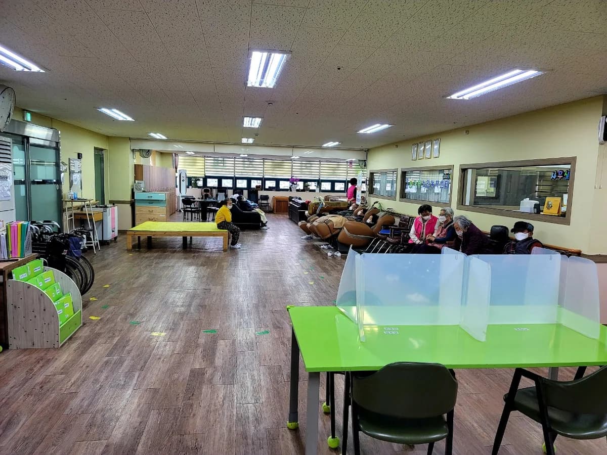 화성효마을노인복지센터 이미지 5