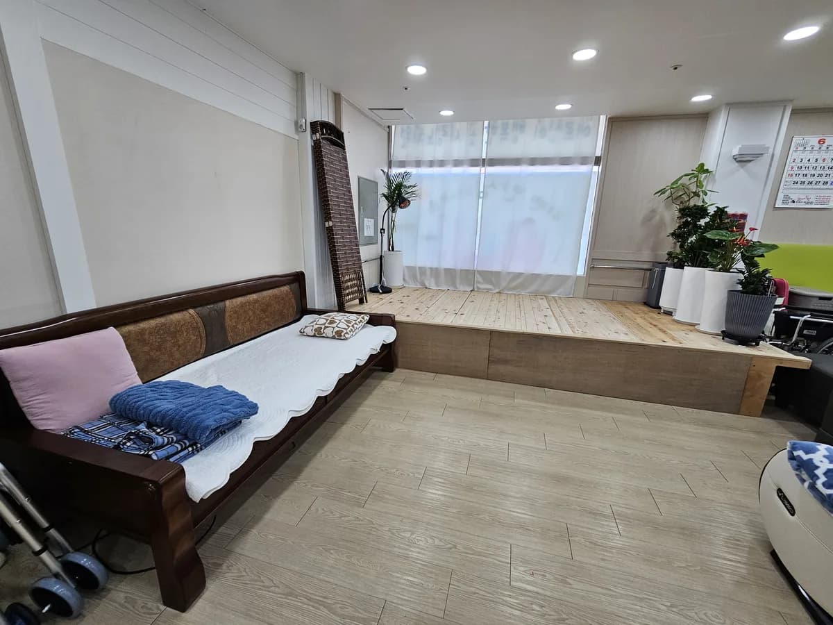 큰사랑주야간보호센터 이미지 2
