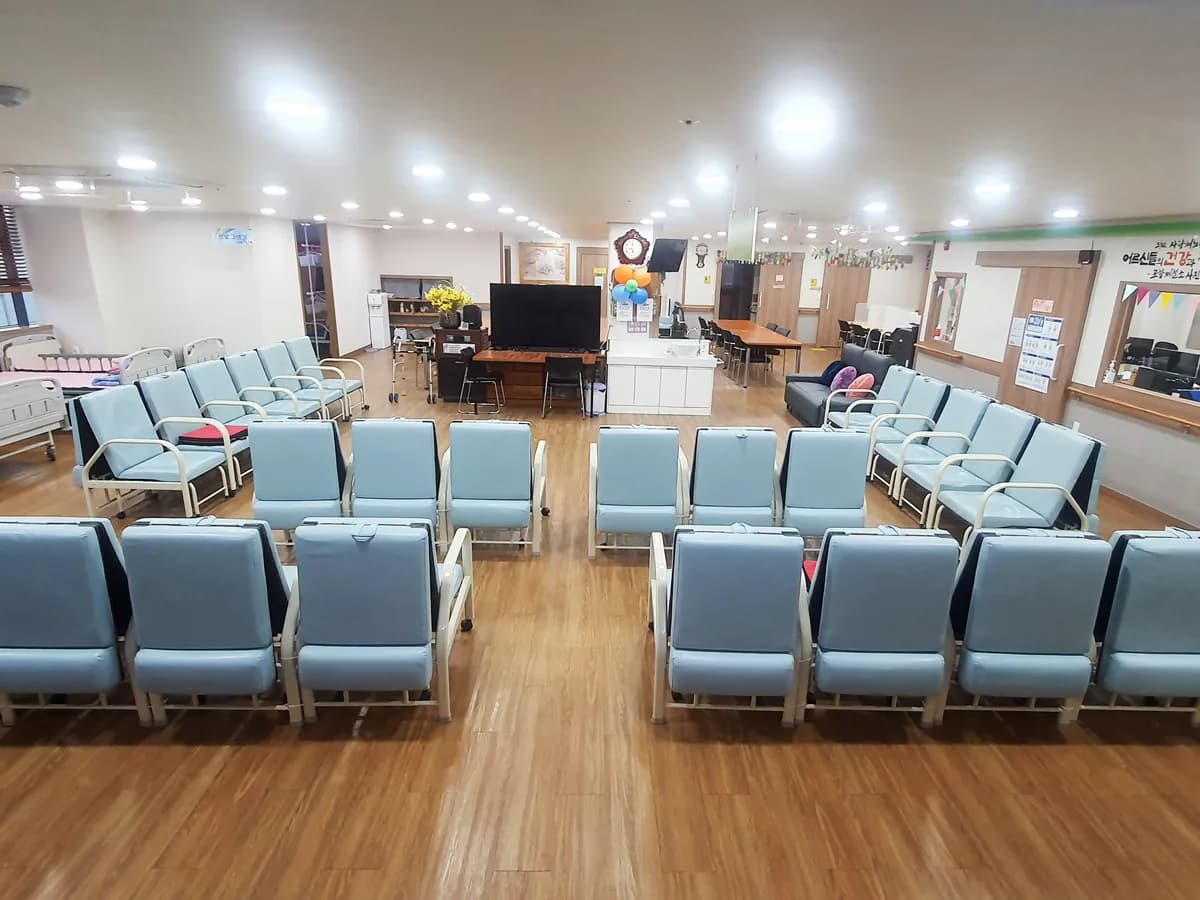 사랑채노인주간보호센터 이미지 8