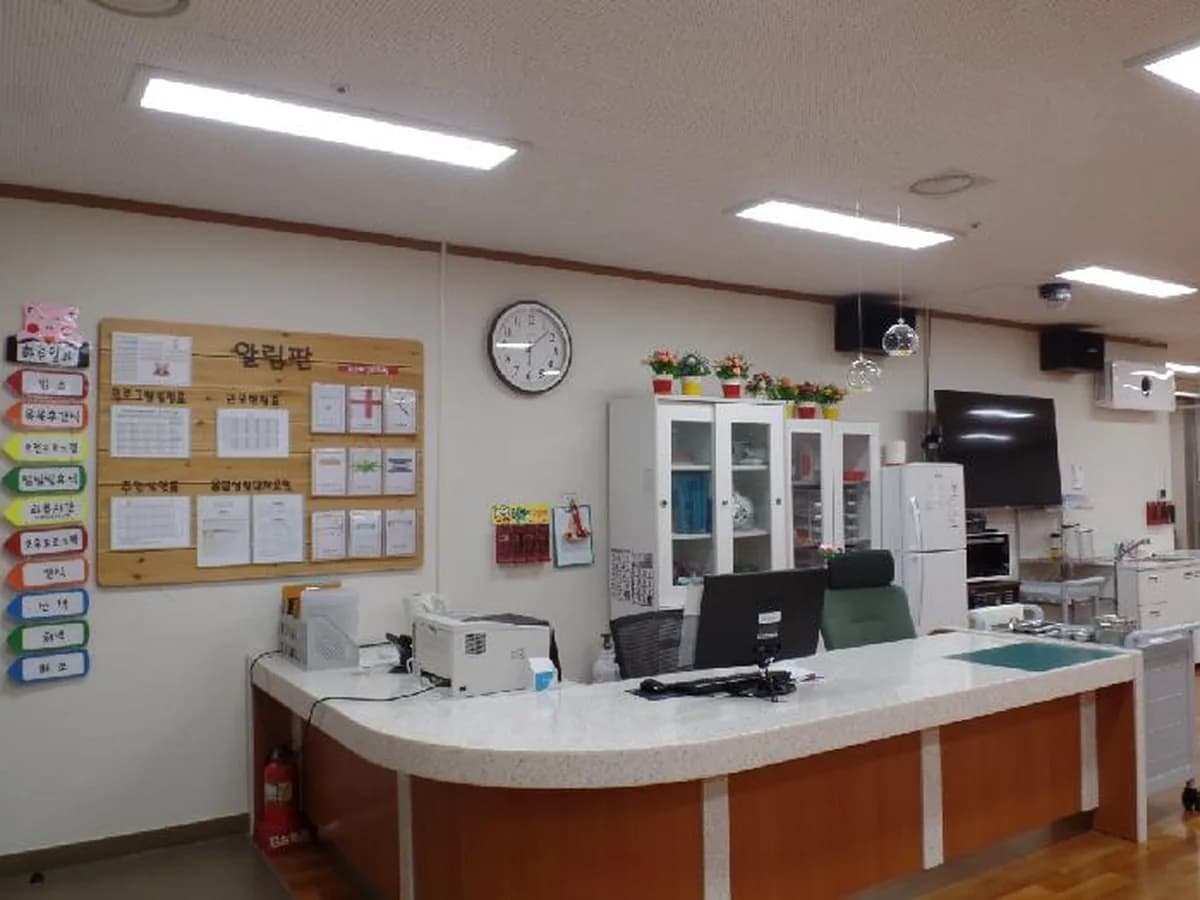 군위군재가노인지원센터 이미지 2
