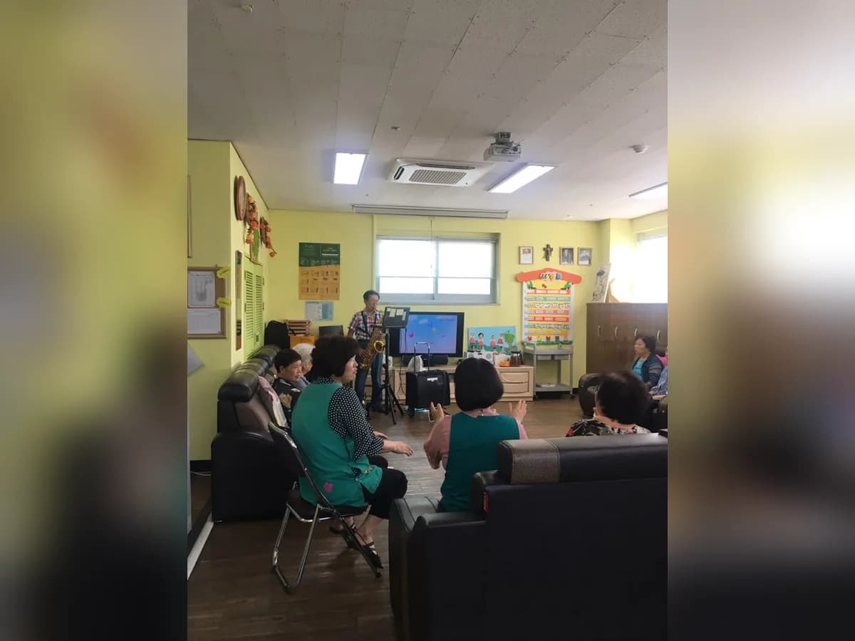 유성구종합사회복지관병설 노인복지센터 이미지 3