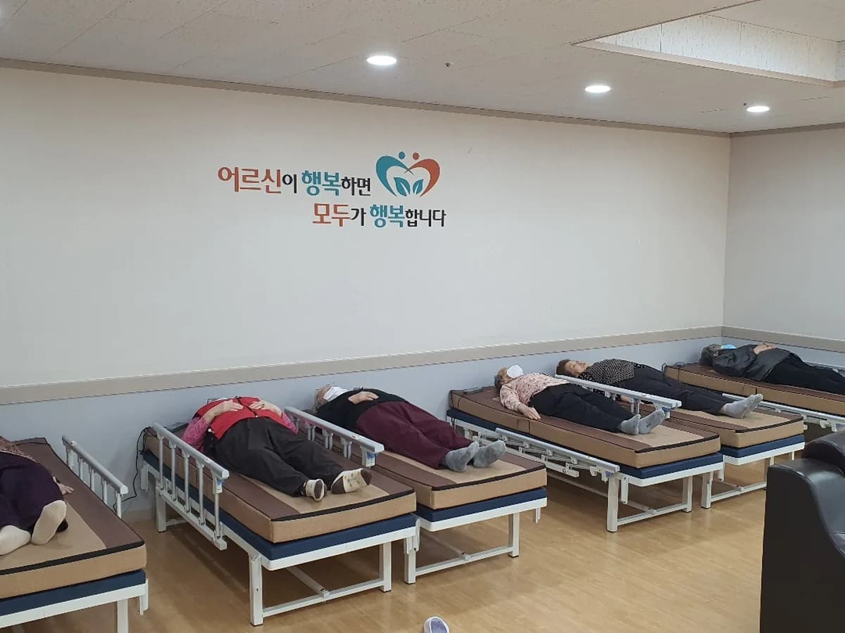 생생어르신복지센터 이미지 4