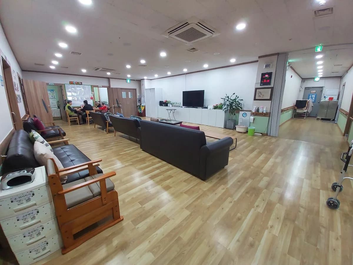 은혜노인복지센터 부설 노인주야간보호센터 이미지 1