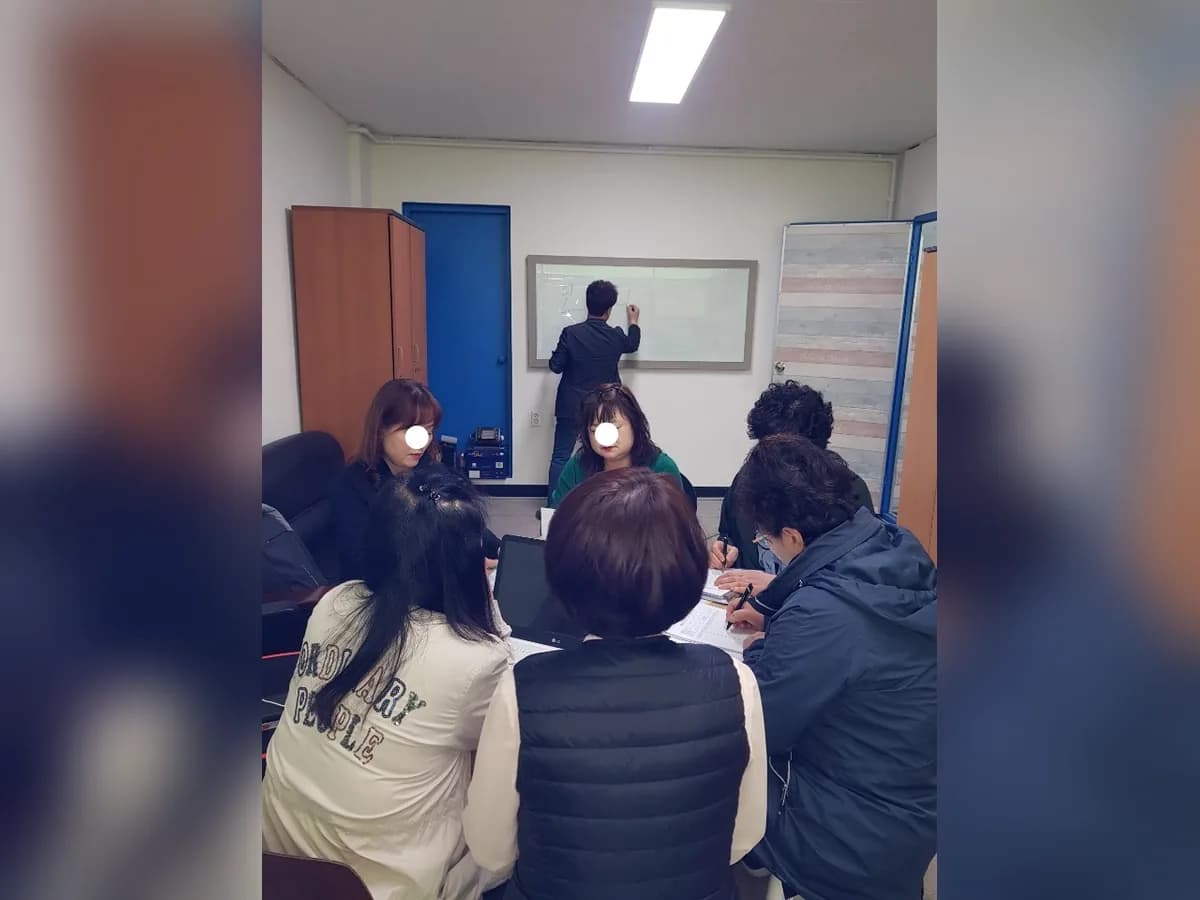 두손으로노인재가복지센터 이미지 8