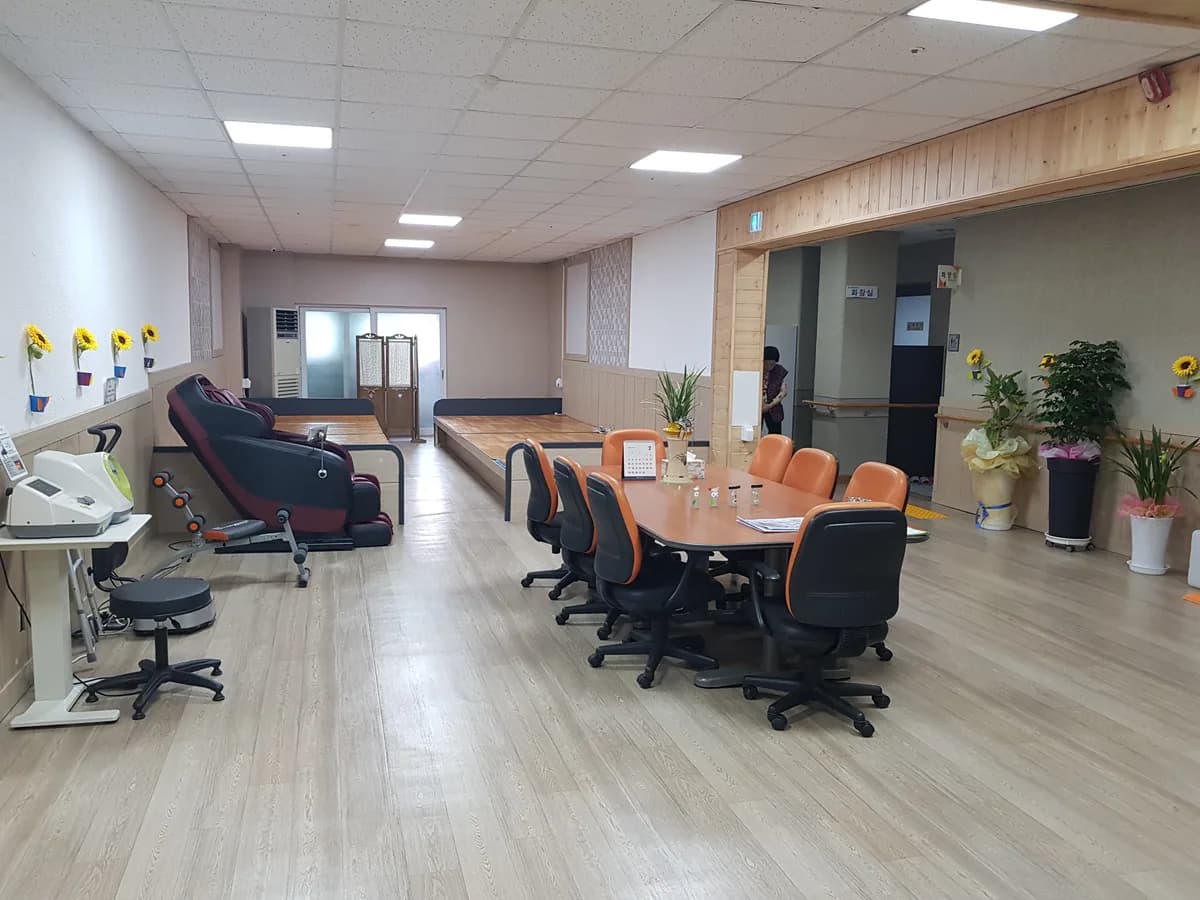 새힘주간보호센터 이미지 4