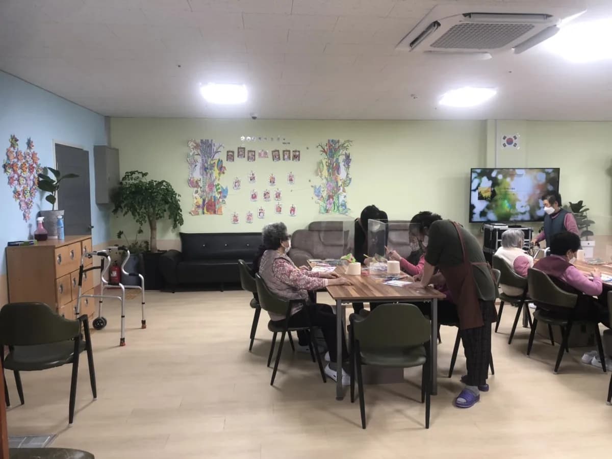 휴재가복지센터 이미지 2