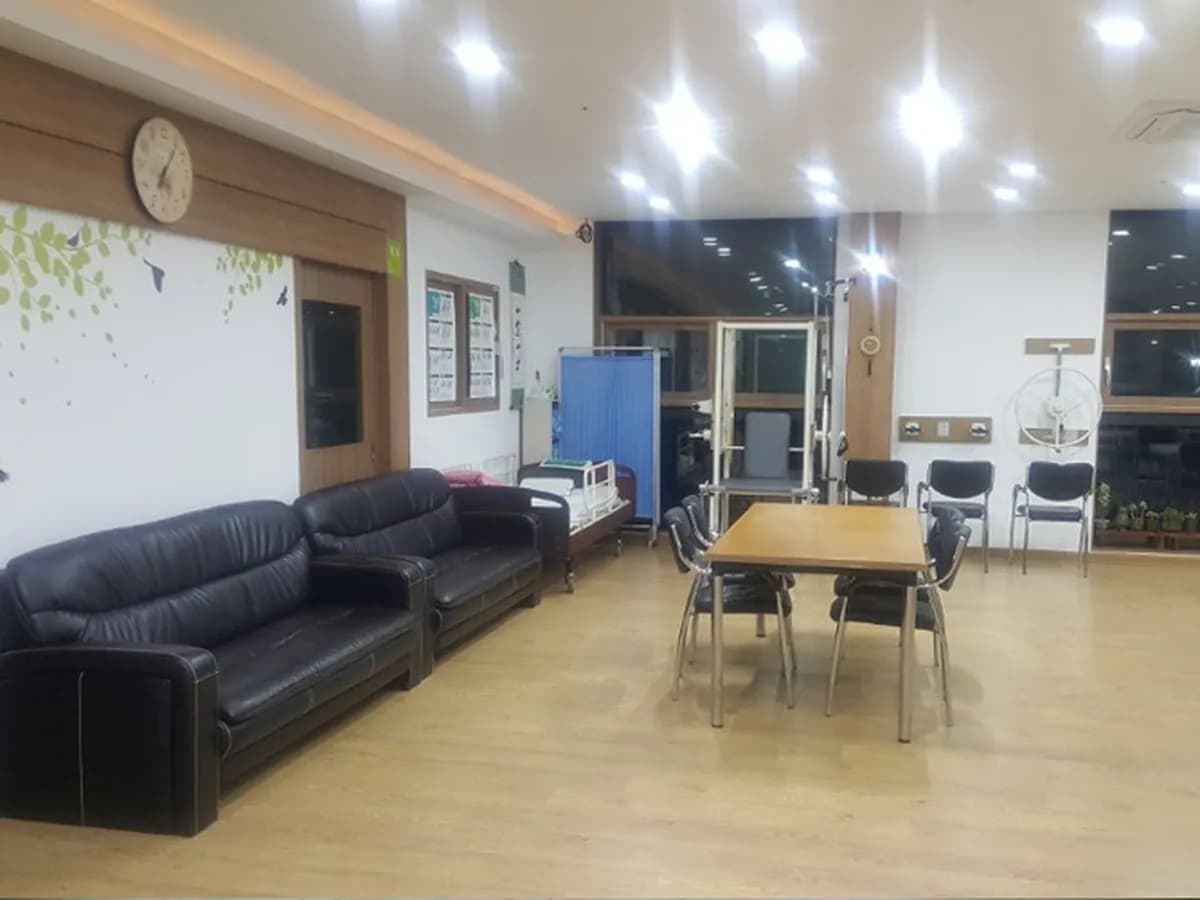 나이팅게일과 천사들 이미지 4