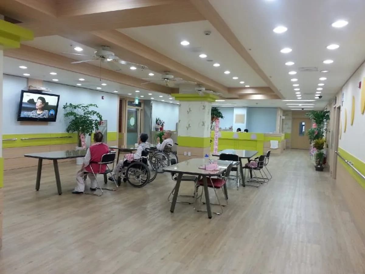 A-시청앞전문요양원 이미지 5