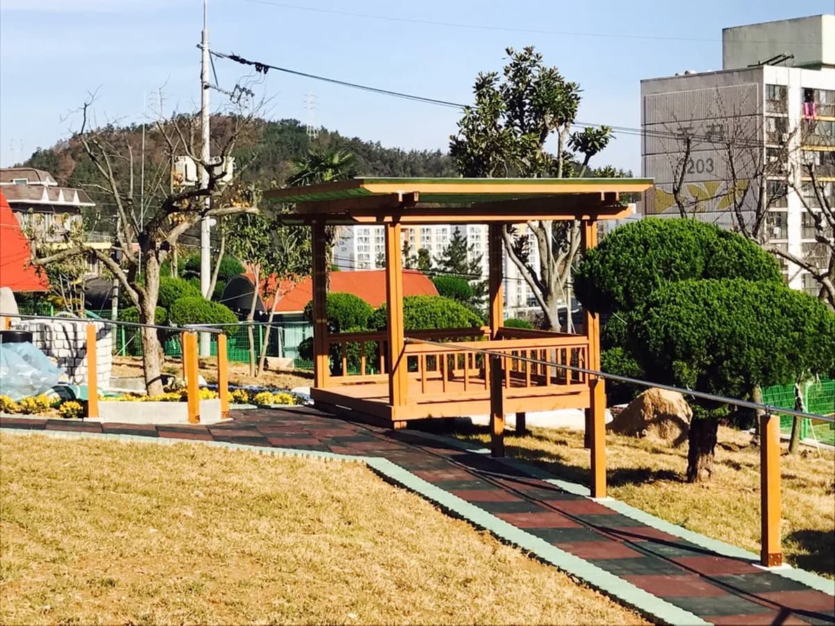 산책하는요양원 이미지 3