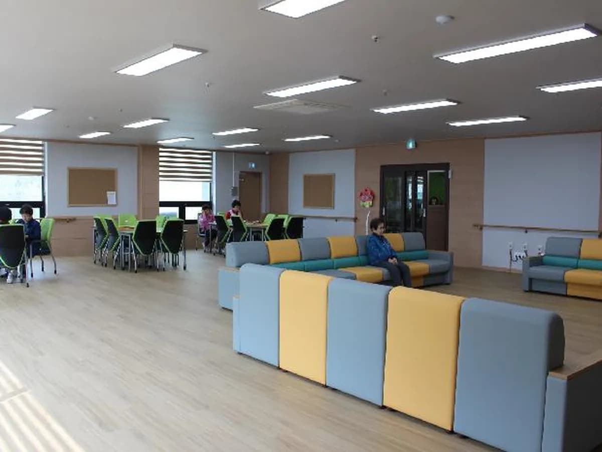 (주)케어링 주간보호센터 대전 둔산점 이미지 4