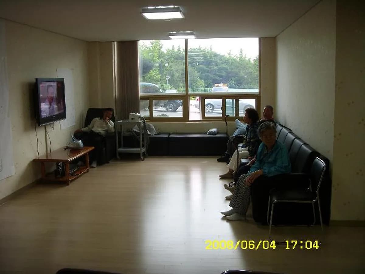 평택서부노인복지관 주간보호센터 이미지 2