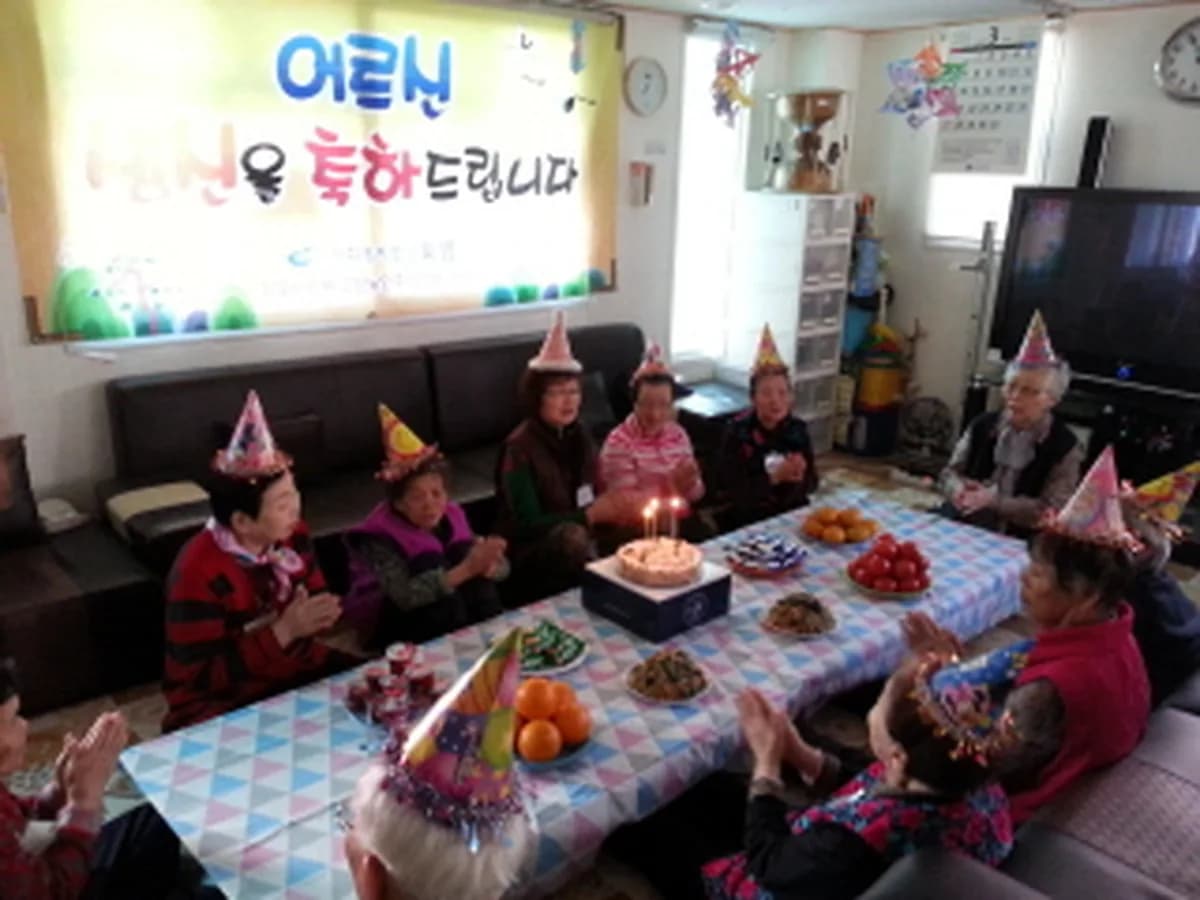 은빛사랑채 고양노인주야간보호센터 이미지 2