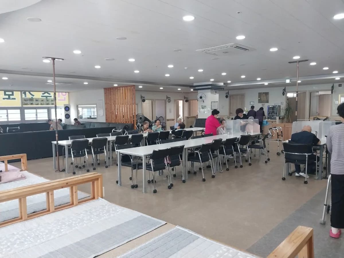 금빛노인주간보호센터 이미지 1