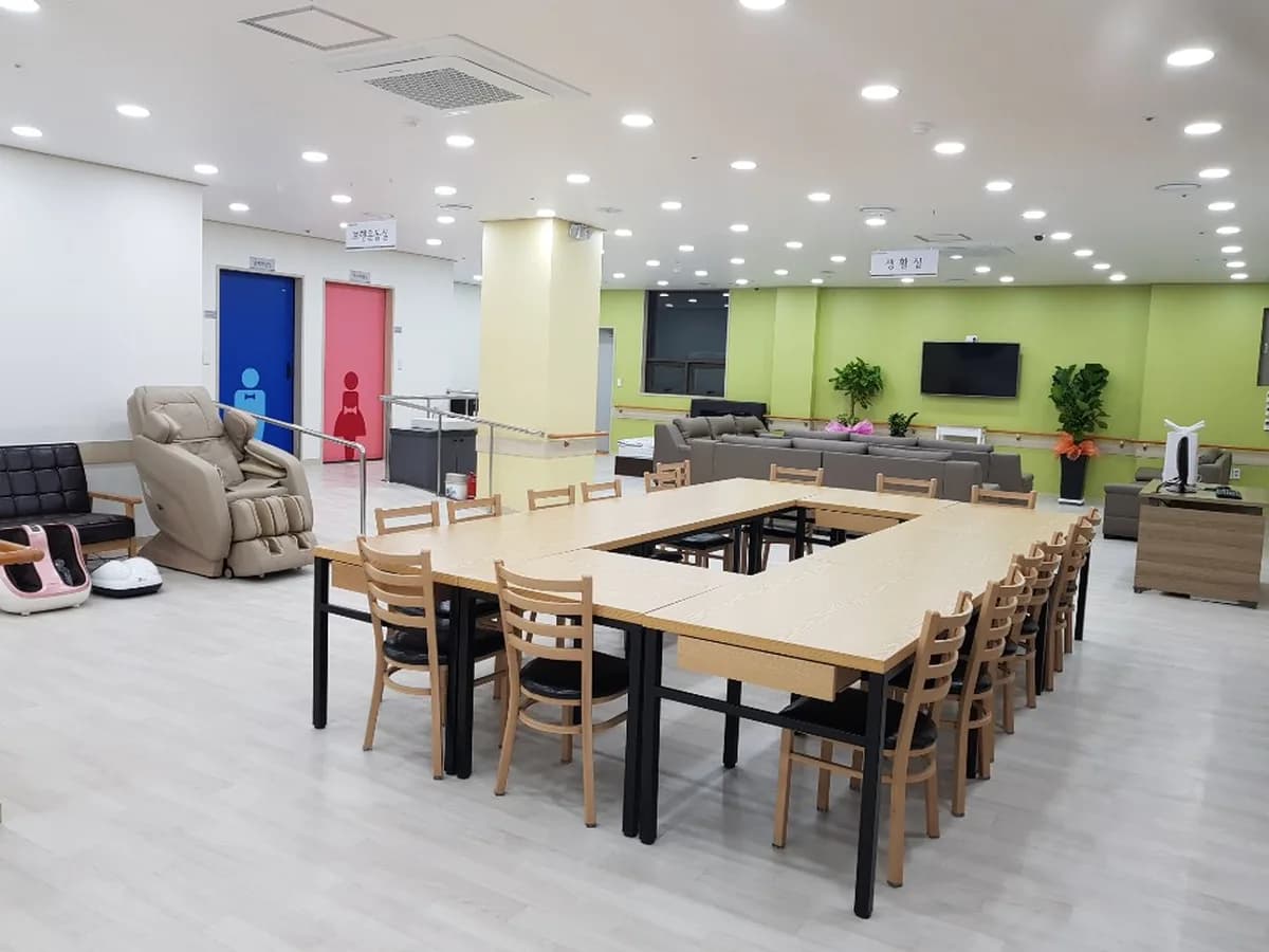 가온노인주간보호센터 부산동래점 이미지 1