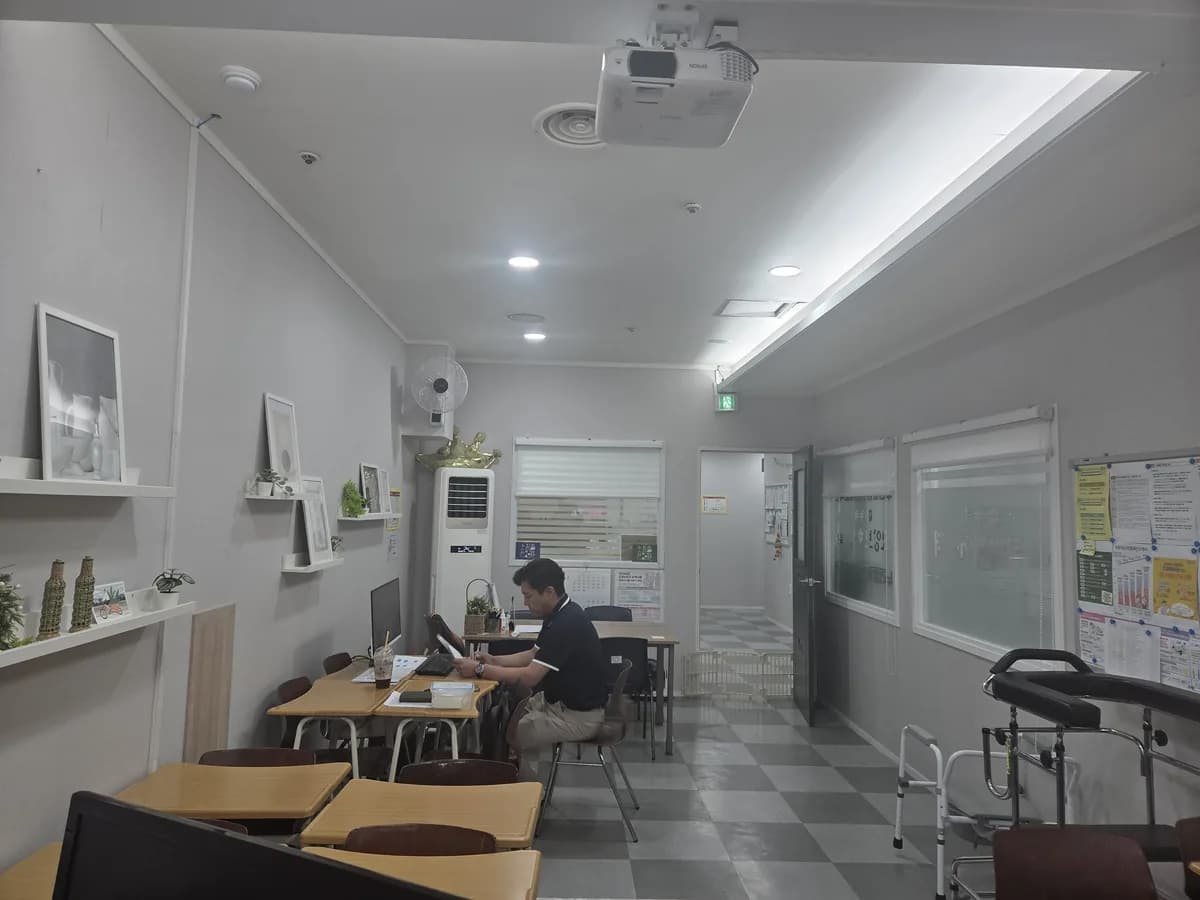 누리실버케어센터 이미지 2