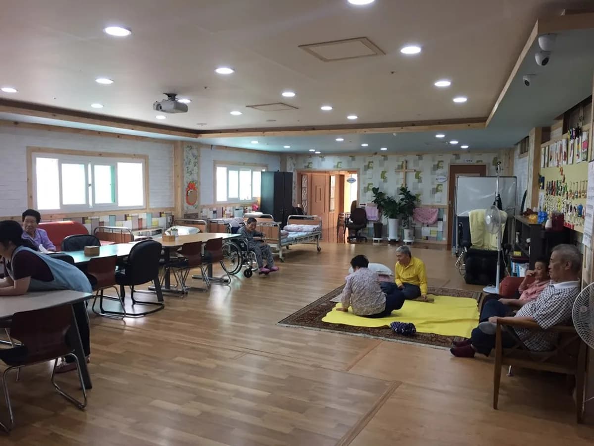 예산노인복지센터 이미지 2