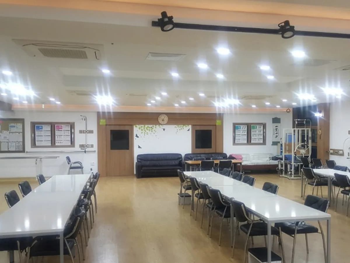 나이팅게일과 천사들 이미지 6