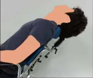 등판과 목 받침대를 조절한 머리세발 자세