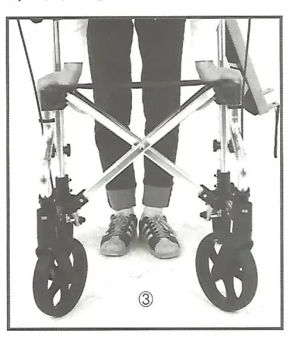 ③의자를 양손으로 눌러 고정