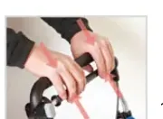 브레이크레버를 잡아 속도 조절