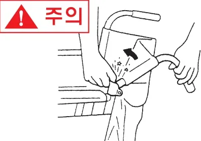 손잡이 올리기 2 — 손 끼임 주의