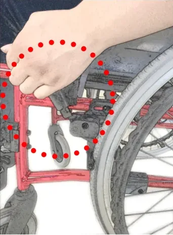 ③ 브레이크 손잡이를 쥐고 몸쪽으로 당김